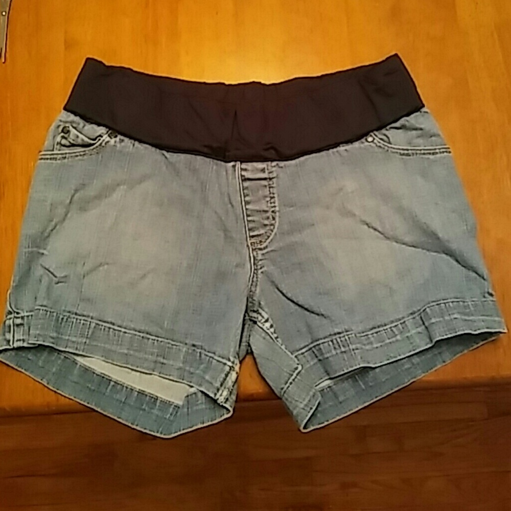 Maternity shorts